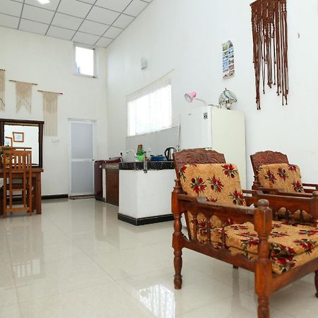 Sujee'S Guest House With Two Bed Rooms Anuradhapura Exteriör bild